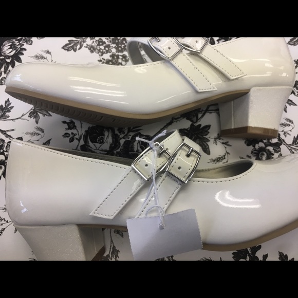 American Eagle Girls dressed up shoes with heels. - Picture 3 of 5